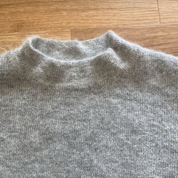 Gianni Bini Fuzzy Cropped Tiered Sleeve Mock Neck  Sweater Gray sz XS - Picture 4 of 5